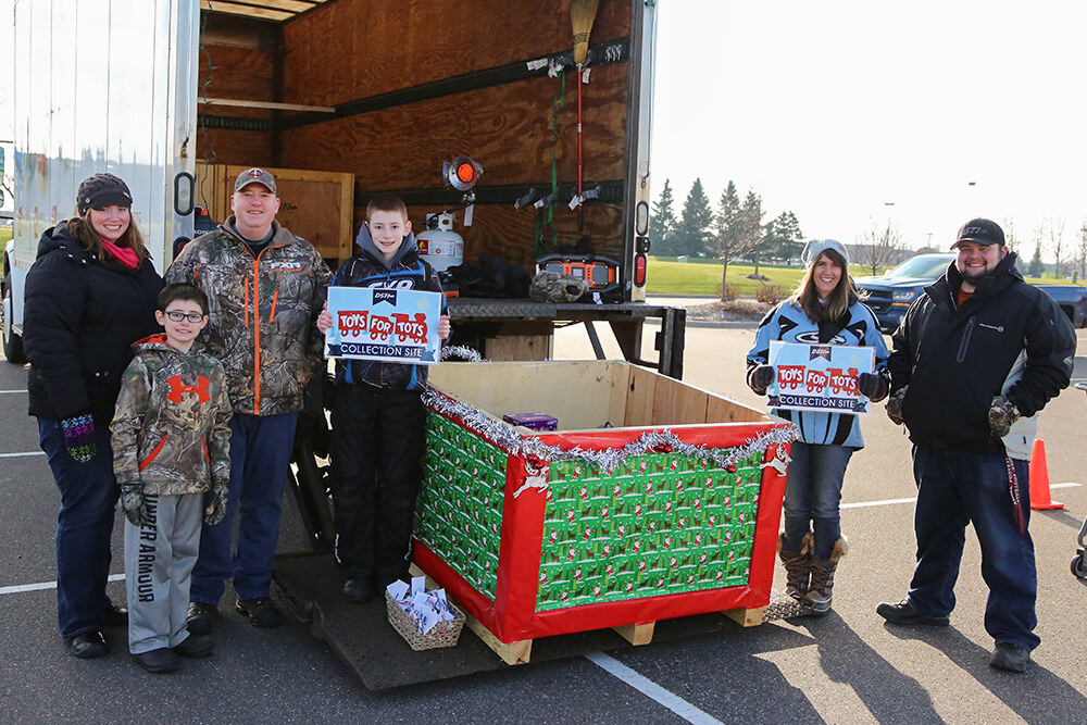 Related Photo: DSTI Brings Holiday Cheer to Local Families